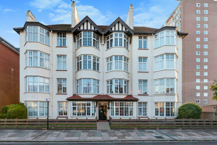 3 Bedroom Apartment To Rent In Alexandra Road, Southend-on-sea, SS1