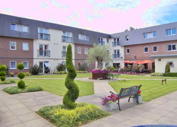 2 Bedroom Flat To Rent In Willow Court, Clyne Common, SA3