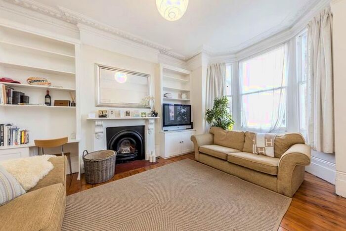 2 Bedroom Flat To Rent In Endlesham Road, London, SW12