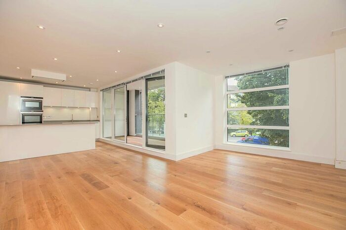 2 Bedroom Flat To Rent In Inner Park Road, Wimbledon, London, SW19