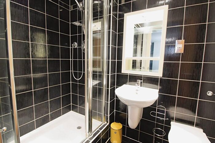 2 Bedroom Flat To Rent In Bowman Lane, Hunslet, Leeds, West Yorkshire, LS10