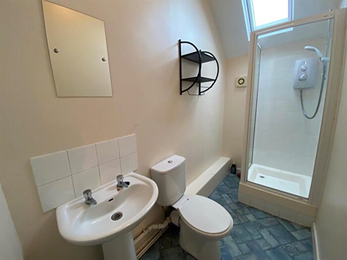 1 Bedroom Flat To Rent In Park Drive, Huddersfield, HD1