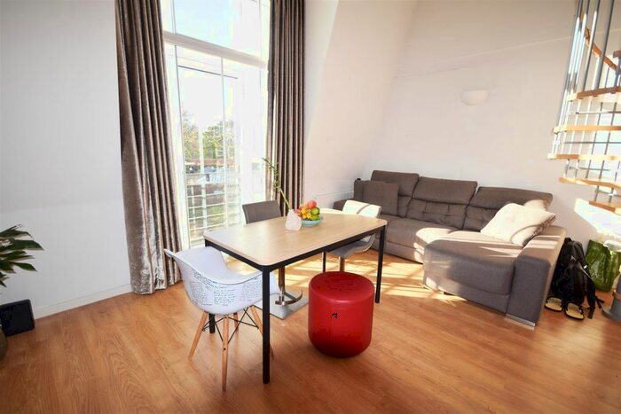 1 Bedroom Flat To Rent In Whitton Road, Twickenham, TW1