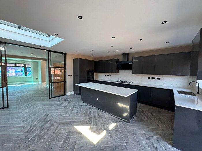 4 Bedroom Detached House To Rent In Hounslow, TW3