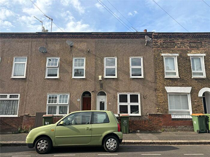 2 Bedroom House To Rent In Garfield Road, Plaistow, E13