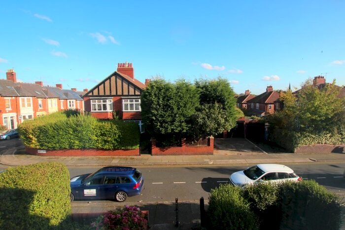 3 Bedroom Flat To Rent In Valley View, Jesmond, Newcastle Upon Tyne, NE2