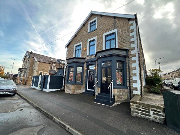 2 Bedroom Terraced House For Sale In Central Avenue, Bradford, BD5