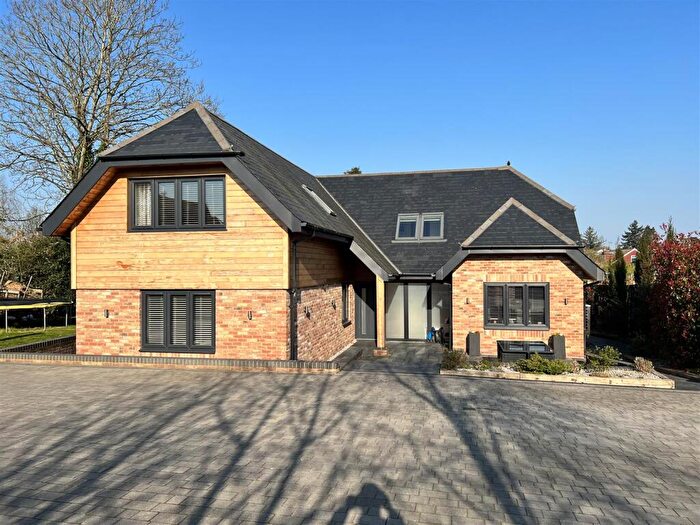 5 Bedroom Detached House For Sale In Rownhams Road, North Baddesley, Hampshire, SO52