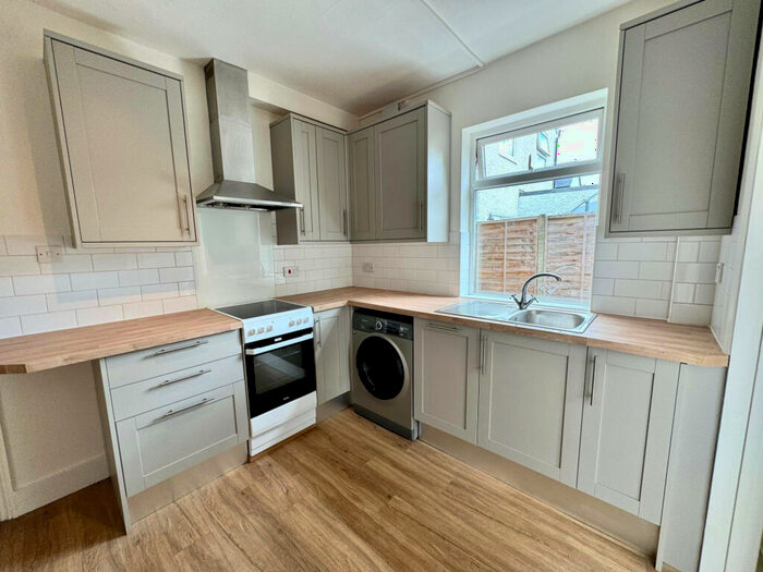 2 Bedroom Maisonette To Rent In Gore Road, Burnham, Berkshire, SL1