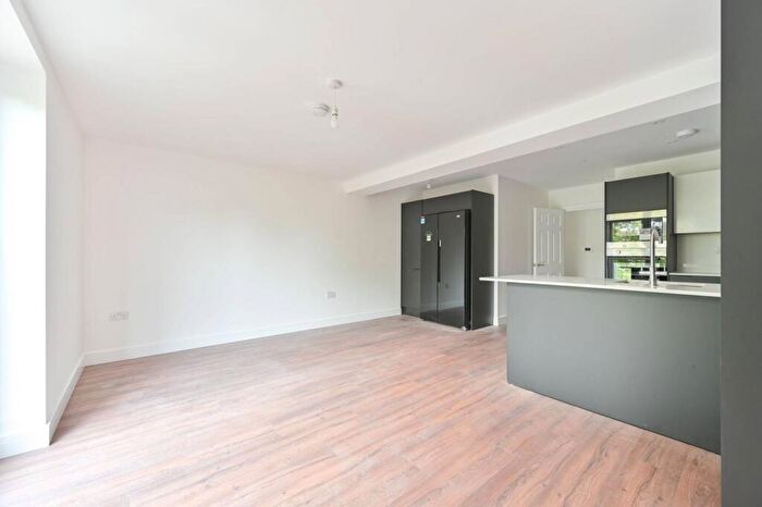 2 Bedroom Flat To Rent In Peckham Rye, Peckham Rye, London, SE15