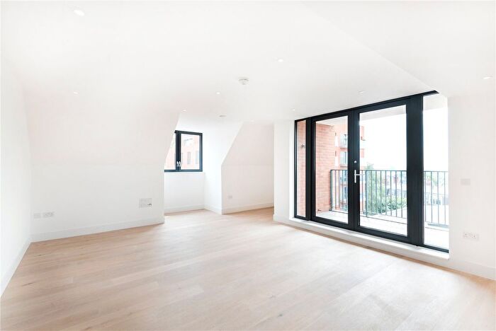 3 Bedroom Flat To Rent In Kiddapore Avenue, London, NW3