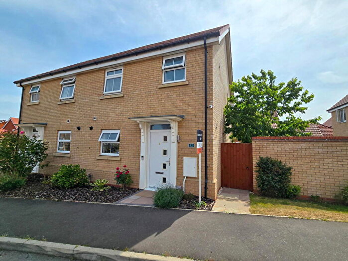 3 Bedroom Semi-Detached House For Sale In Waller Drive, Attleborough, NR17