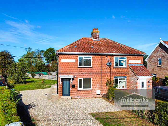3 Bedroom Semi Detached House For Sale In Chapel Road, Spooner Row, Norfolk, NR18