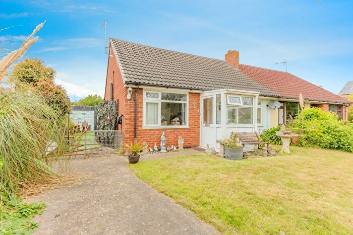 2 Bedroom Bungalow For Sale In Frognal Gardens, Teynham, Sittingbourne, Kent, ME9