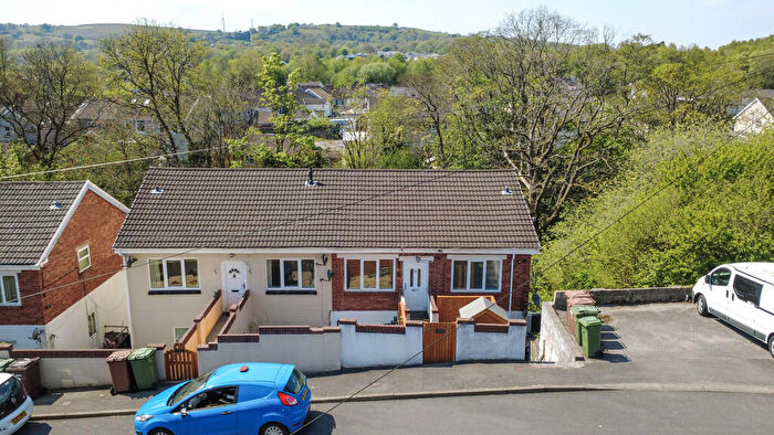 2 Bedroom Flat For Sale In Sheen Court, The Walk, CF82