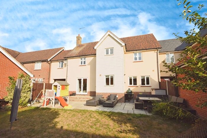 4 Bedroom Link Detached House For Sale In Dyers Mead, Braintree, CM7