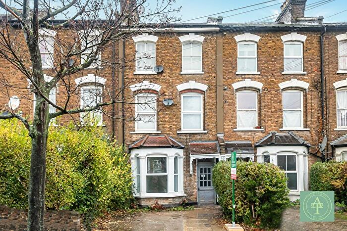 2 Bedroom Flat For Sale In White Hart Lane, Wood Green, London, N22