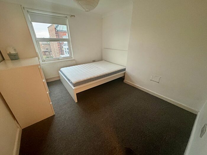 2 Bedroom Flat To Rent In Uxbridge Road, London, W12
