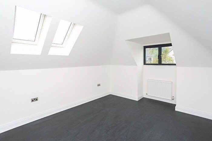 1 Bedroom Flat To Rent In Little Bushey Lane, Bushey, WD23