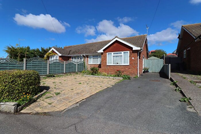 2 Bedroom Bungalow For Sale In Fairfield Road, Minster, Ramsgate, CT12