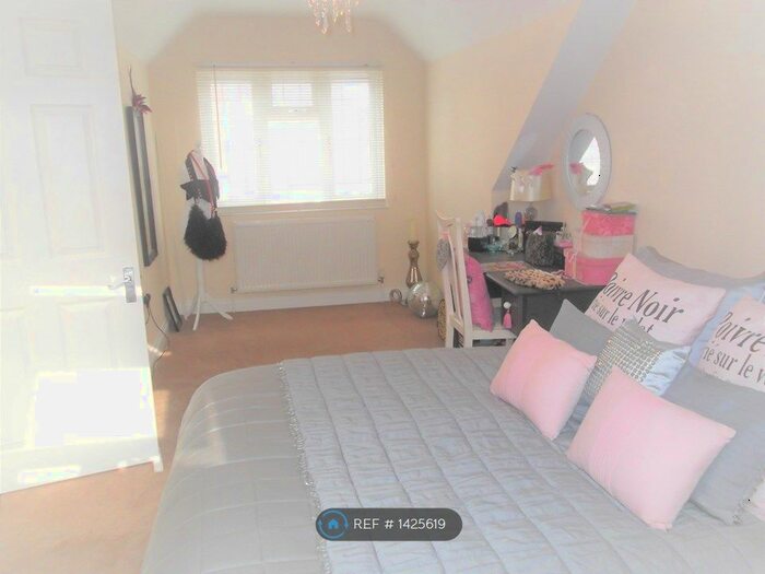 2 Bedroom Maisonette To Rent In Woodhurst Avenue, Orpington, BR5