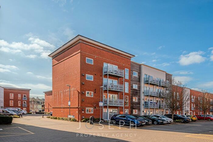 2 Bedroom Flat For Sale In Holman Court, Ipswich, IP2