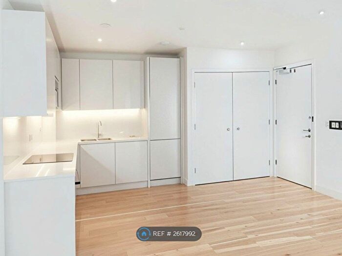 2 Bedroom Flat To Rent In Cobalt Place, London, SW11