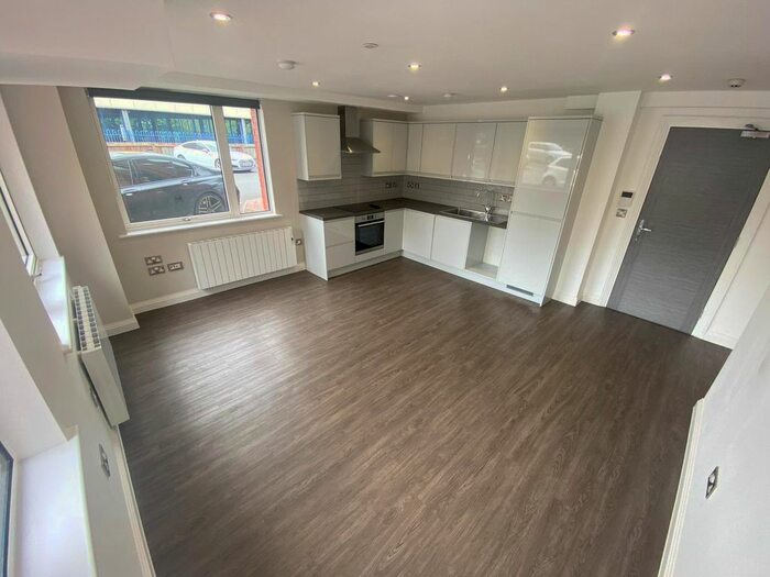 1 Bedroom Flat To Rent In Lichfield Road, Four Oaks, Sutton Coldfield, B74