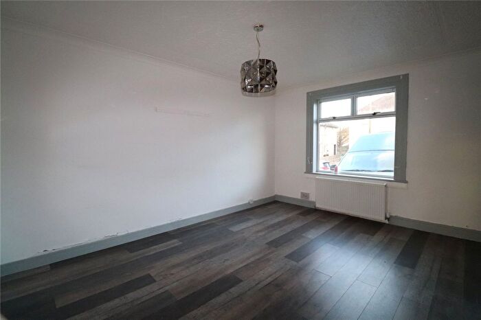 2 Bedroom Flat For Sale In Brucefield Terrace, Lumphinnans, Cowdenbeath, Fife, KY4