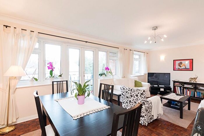 2 Bedroom Flat For Sale In Chase Side, London, N14