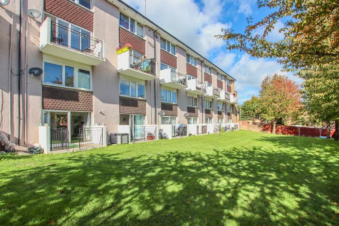 3 Bedroom Flat To Rent In Longwood Road, Hertford, SG14