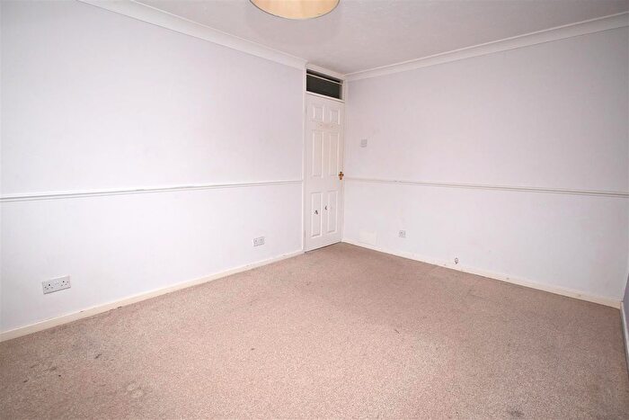 3 Bedroom Terraced House For Sale In Britten Road, Basingstoke, RG22
