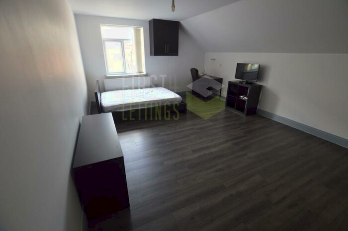 5 Bedroom House To Rent In Welford Road, Leicester, LE2