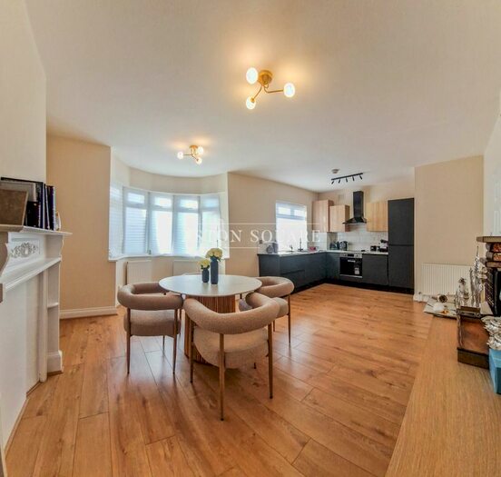 2 Bedroom Maisonette To Rent In Bridge Lane, London, NW11