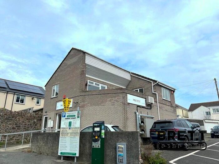 2 Bedroom Flat To Rent In Robert Street, Milford Haven, Pembrokeshire., SA73