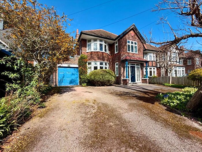 3 Bedroom Detached House For Sale In Harrow Road, Wollaton Park, NG8