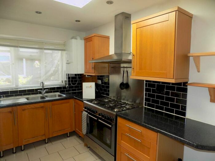 4 Bedroom Property To Rent In Yew Tree Walk, Hounslow, Middlesex, TW4