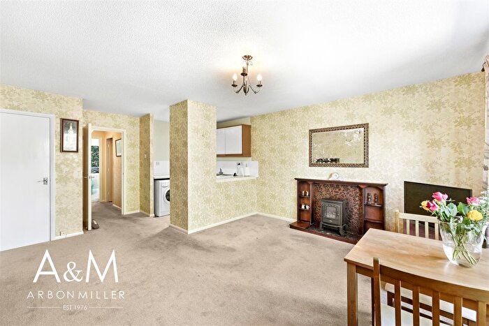 1 Bedroom Flat For Sale In Youngs Road, Newbury Park, IG2