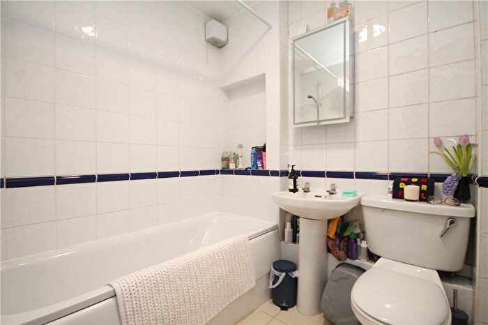 1 Bedroom Flat To Rent In Peartree Avenue, London, SW17