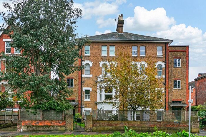 2 Bedroom Flat To Rent In Kew Road, Kew, Richmond Surrey, TW9