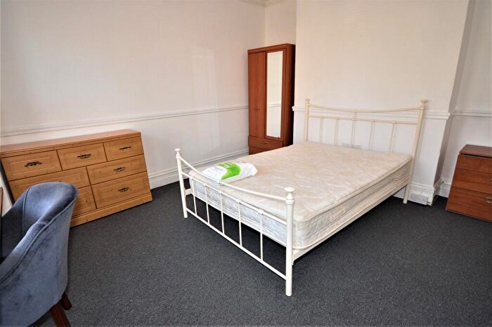 5 Bedroom Detached House To Rent In Osborne Road, Winton, BH9