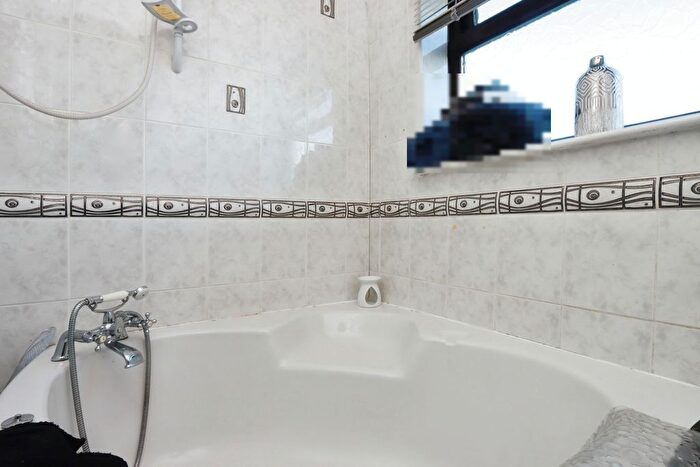 2 Bedroom Semi-Detached House For Sale In Newlands Avenue, Sheffield, South Yorkshire, S12