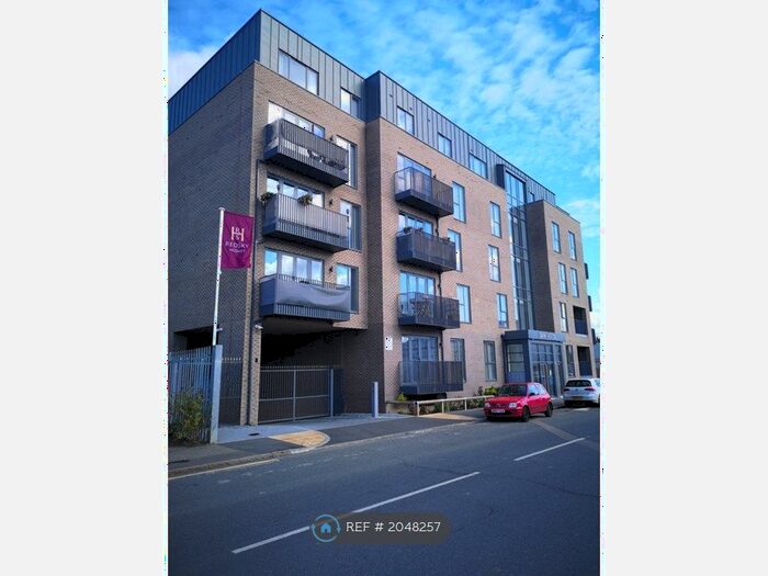 1 Bedroom Flat To Rent In Petersfield Avenue, Slough, SL2