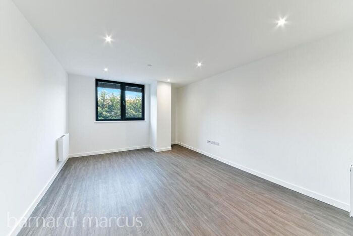 2 Bedroom Apartment To Rent In High Road, Whetstone, N20