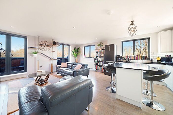 2 Bedroom Flat For Sale In Dollis Hill Lane, Dollis Hill, NW2