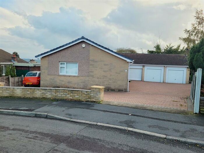 4 Bedroom Detached Bungalow To Rent In Hoylake Avenue, Fixby, Huddersfield, HD2