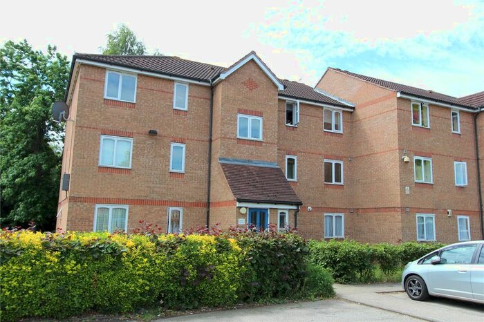 2 Bedroom Flat To Rent In Cherry Blossom Close, Palmers Green, London N13