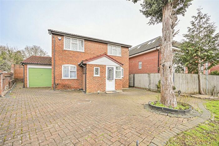 4 Bedroom Detached House For Sale In Marshalls Close, London, N11