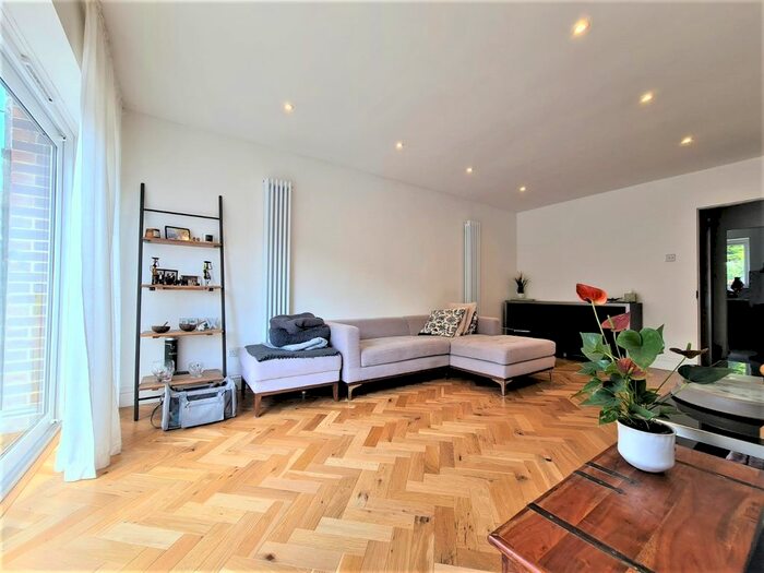 3 Bedroom Semi-Detached House To Rent In Hitherrmoor Road, Stanwell, TW19