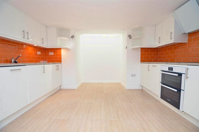 Studio To Rent In Broad Street, Teddington, TW11